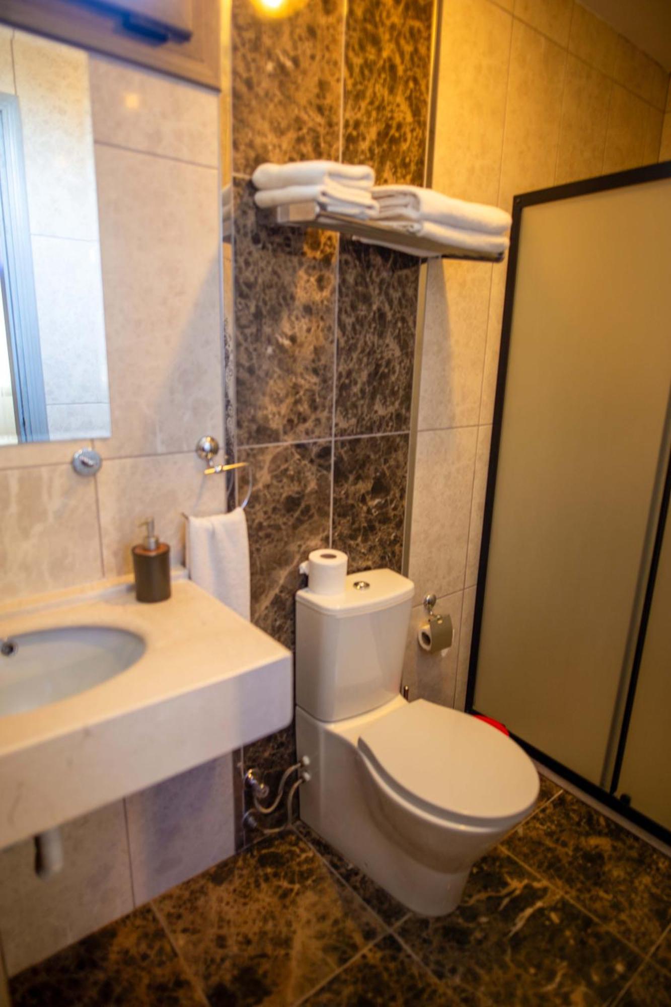 Cunda Mor Limon Otel Ayvalı Buitenkant foto